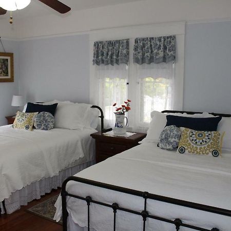 Lady Geneva Bed & Breakfast Medford Esterno foto