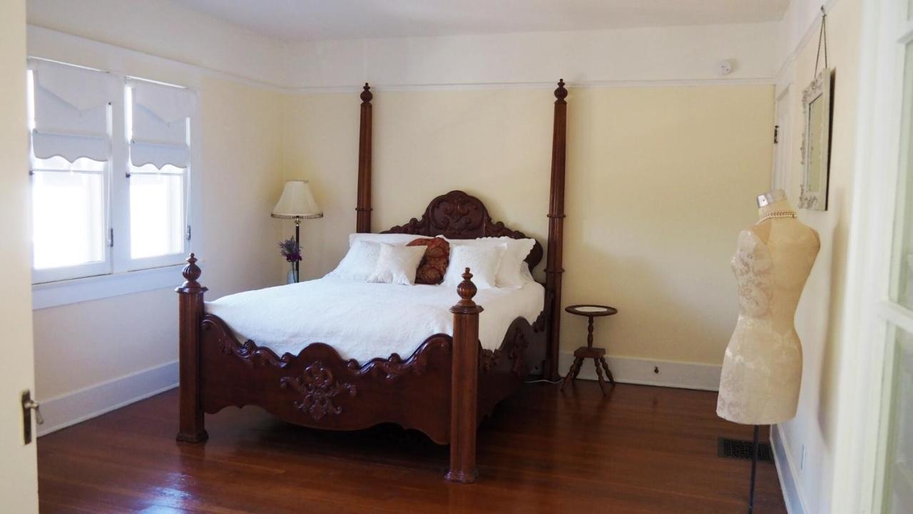 Lady Geneva Bed & Breakfast Medford Esterno foto