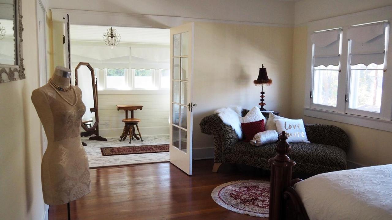 Lady Geneva Bed & Breakfast Medford Esterno foto