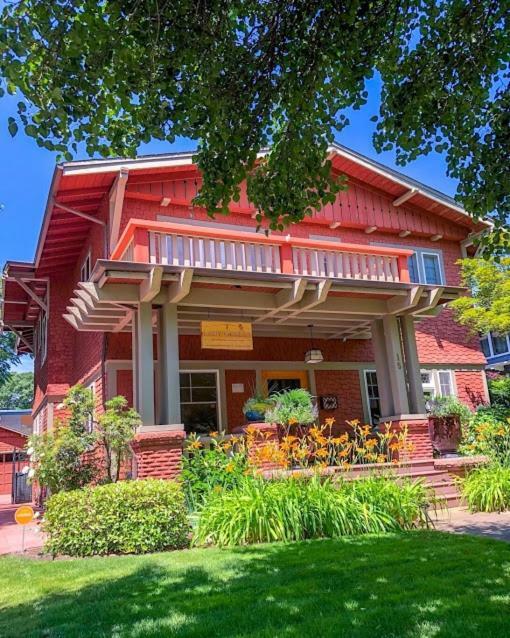 Lady Geneva Bed & Breakfast Medford Esterno foto