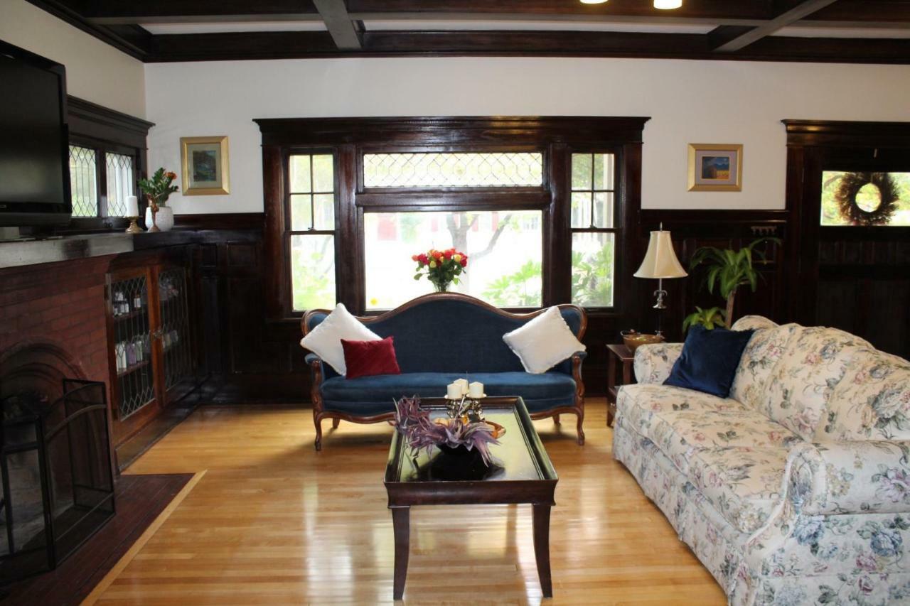 Lady Geneva Bed & Breakfast Medford Esterno foto