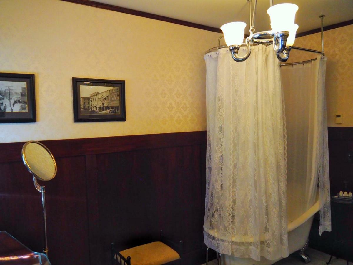 Lady Geneva Bed & Breakfast Medford Esterno foto